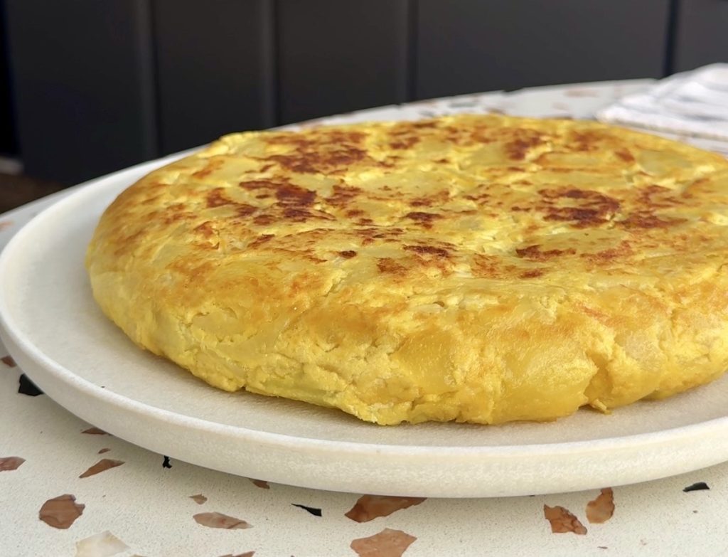 Tortilla de patata vegana jugosa